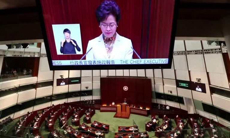 林鄭首份施政報告避政改  港民主派不滿
