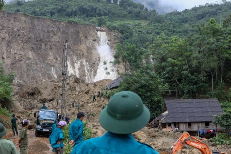 越南大豪雨已54人死 卡努颱風恐登陸再帶強風暴雨