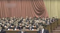 胡锦涛对习近平做了个手势 习笑着“露了一手”