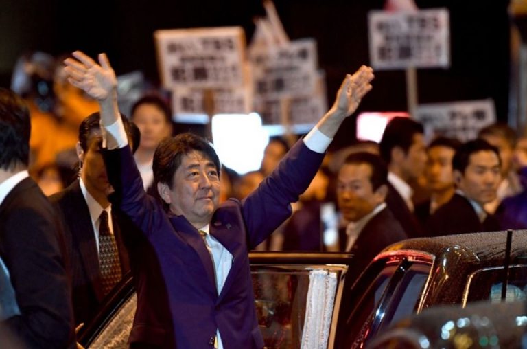 強颱蘭恩猛撲日本 分析：天氣對安倍有利