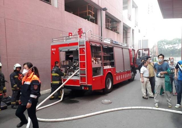 新竹光电厂大火 疑延烧化学物质 造成1死13人伤