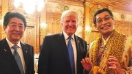 与川普及安倍合照 PIKO太郎兴奋推特飙英文