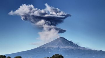 火山24小時爆發3次 威脅墨西哥城逾2千萬居民