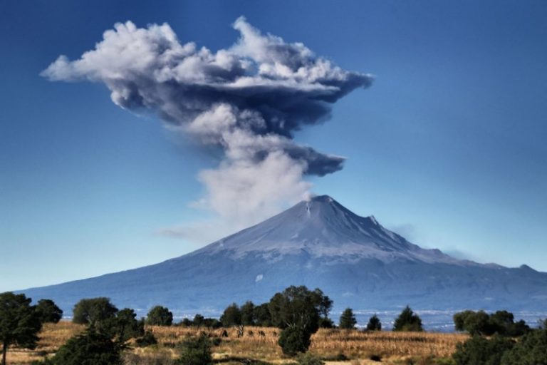 火山24小時爆發3次 威脅墨西哥城逾2千萬居民