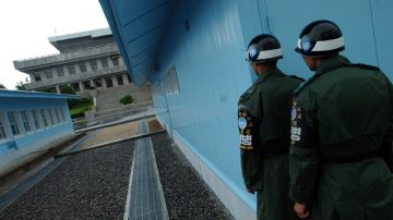 驚險！朝鮮士兵開吉普車 槍林彈雨下投誠韓國（視頻）