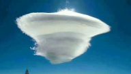 麗江天空現飛碟雲 外星人駕UFO來觀光？