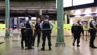 荷兰史基浦机场 男舞刀威胁 警开枪制服