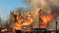 仿製刀劍釀大火 紐約州21棟建築遭火吞噬