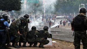 疑大选舞弊激起全国暴乱 洪都拉斯进入紧急状态