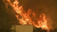 南加州野火失控 场面恐怖 州际公路关闭