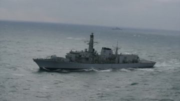 俄艦再逼近 英國派護衛艦監視 捍衛水域