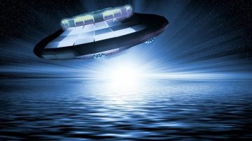 美空军中校曾与上百人共同目睹外星人修理UFO