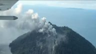 休眠火山突爆发 专家：巴新小岛恐引发海啸
