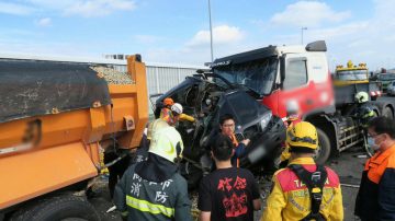 奪命夾擊 台國道大貨車連環撞釀1死1傷