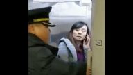 高鐵扒門女為何這麼「牛」？被曝老公是刑警隊長