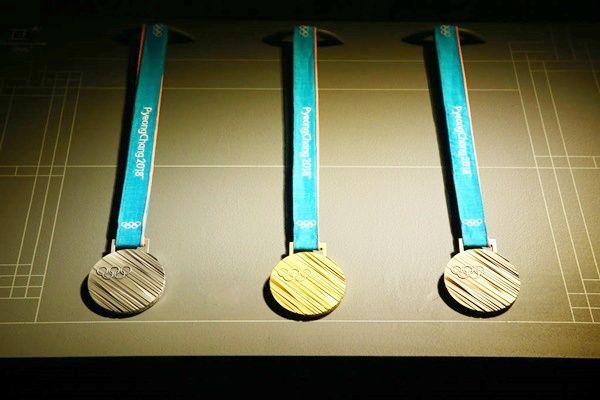 史上 重量级 奖牌平昌冬奥会金牌为99 99 纯银打造 平昌奥运会 新唐人中文电视台在线