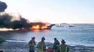 佛州接驳艇起火燃烧 众人弃船跳海逃生