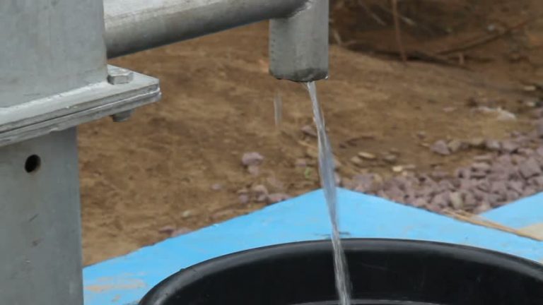 週末強降雨 休斯頓市中心出現污水洩漏