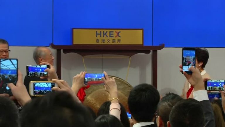新年首個交易日 港金融大會堂鳴鑼開張
