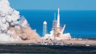 史上最强火箭首飞成功!太空跑车传回图像