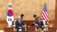 彭斯与文在寅谈朝核 重申美韩同盟