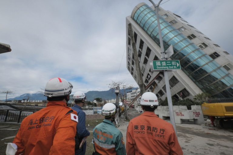 地震時腦海只剩「完了」 翠堤住戶泣訴「只帶命出來」