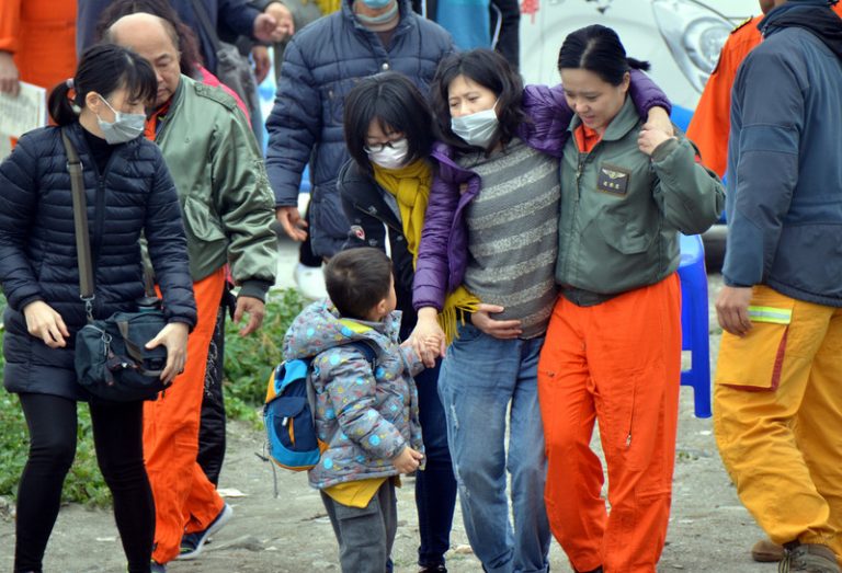 台黑鷹失事6人罹難 駕駛妻哭喊：任務完成 帶大家回來