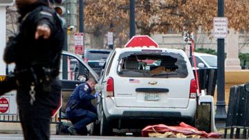 女司機駕車撞白宮屏障 川普讚特勤局應對迅速