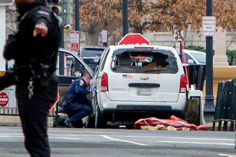 女司機駕車撞白宮屏障 川普讚特勤局應對迅速