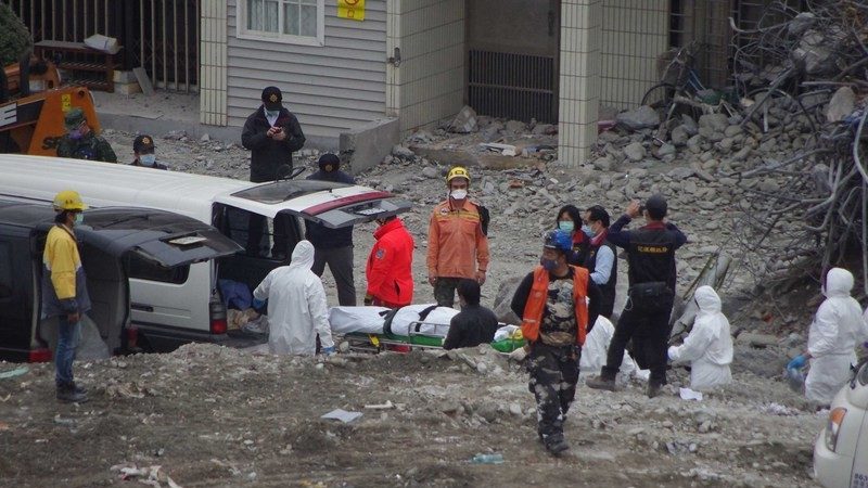 花蓮大地震後19天 陸籍夫婦遺體移出