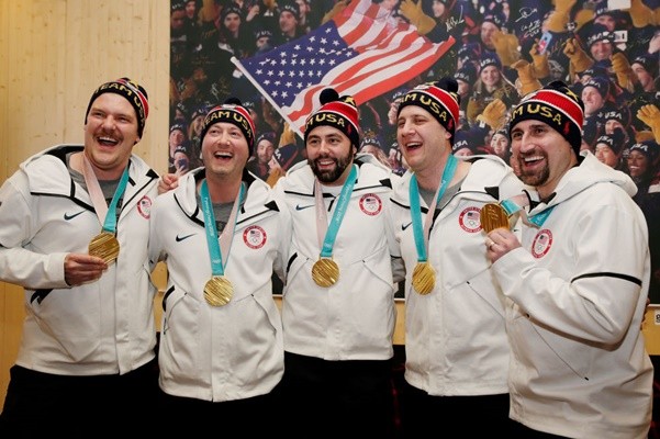 美冰壶队首夺冬奥金牌 《辛普森》8年前就有预言