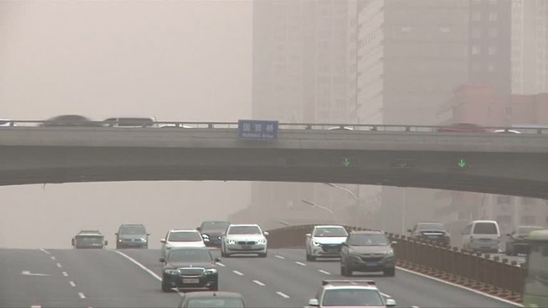 沙塵襲北京 空污爆表 PM10逼近2000