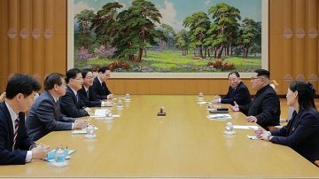 促朝美对话 韩国代表团与金正恩会面