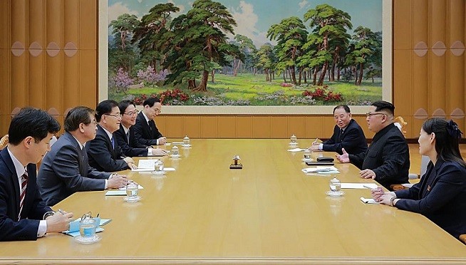 促朝美对话 韩国代表团与金正恩会面