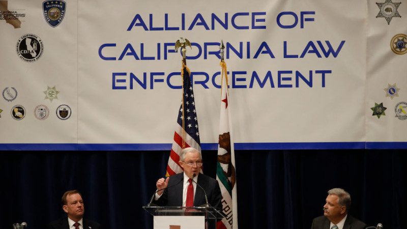 “庇护州”干扰移民政策 美司法部起诉加州政府