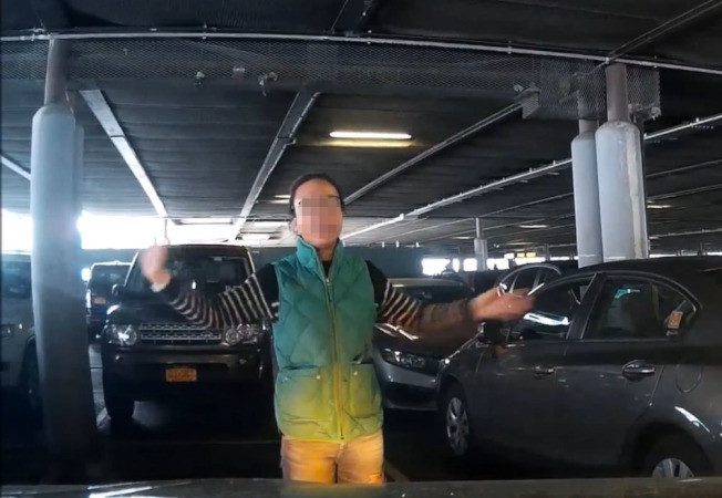 纽约华人母女肉身占车位视频 引反移民声浪(视频)