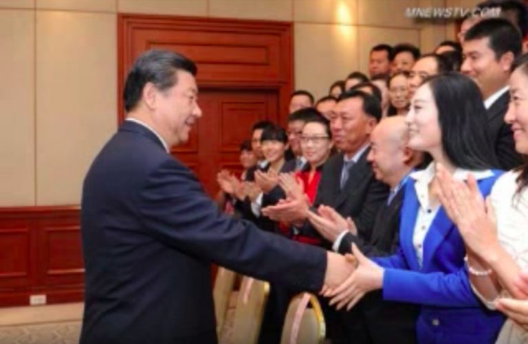 《石濤聚焦》紅衣張慧君與習近平握過手 李克強見過面 卻無人知道她是誰？