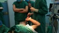 辽宁工人遭钢筋从后颈贯穿口腔 奇迹生还