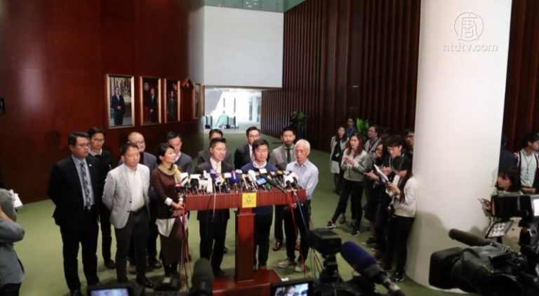 港民主派議員宣誓就職 促團結抗中共