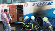 遊覽車後輪爆胎起火 上海陸客團虛驚一場
