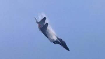 疑韓國F-15K戰鬥機墜毀 2飛行員生死不明