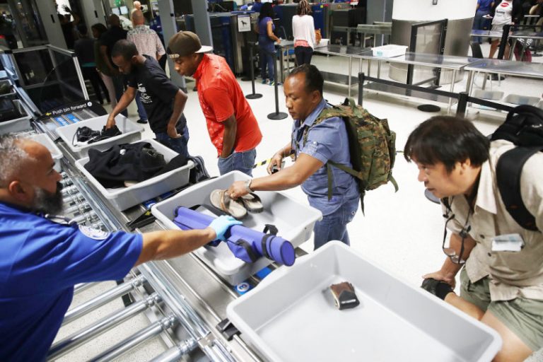 美機場安檢再升級 嚴查隨身行李食物、粉末