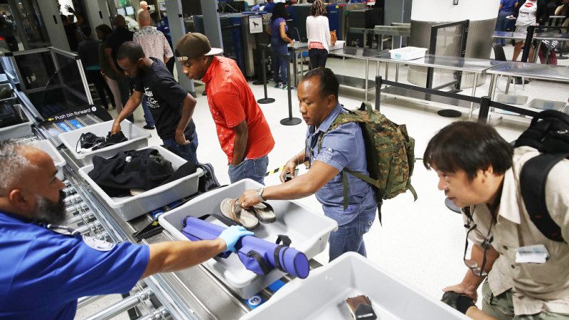 美機場安檢再升級 嚴查隨身行李食物、粉末