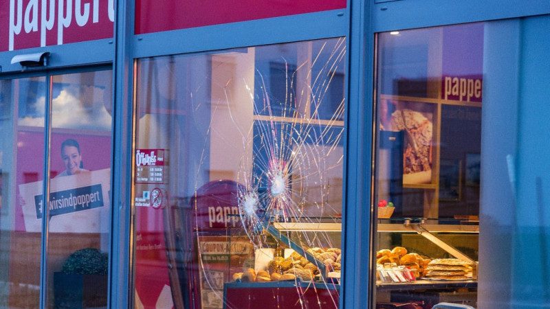 德难民闯面包店 攻击店员及警察遭击毙