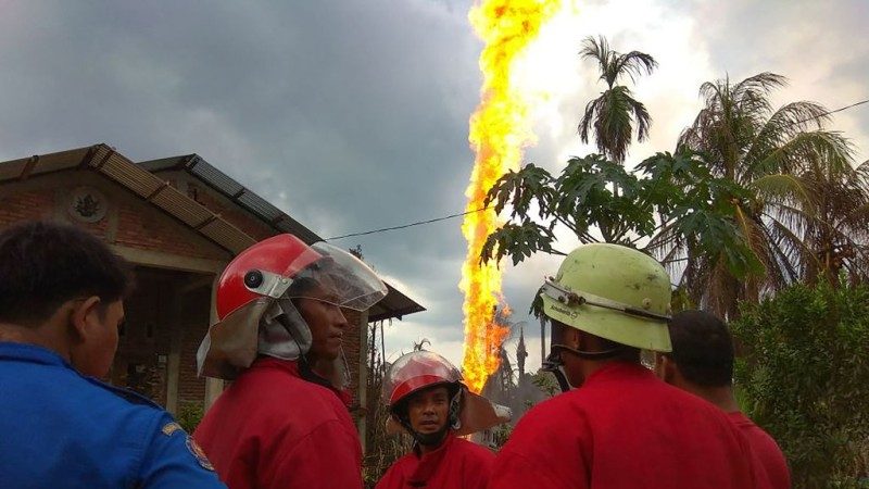 油井爆发大火 印尼亚齐至少50死伤(视频)