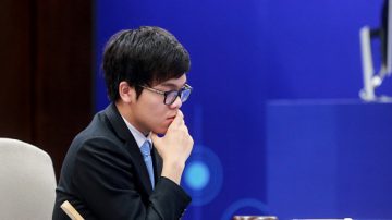 曾因惨败于AlphaGo落泪 中国棋手柯洁将再战AI