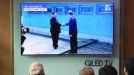 直播回放：金正恩跨过三八线 入韩国与文在寅会见(视频)