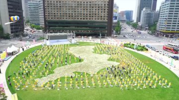 欢庆世界法轮大法日 韩国法轮功学员齐聚一堂