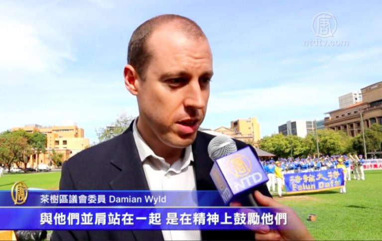 南澳法輪功學員遊行集會 聲援三億人三退