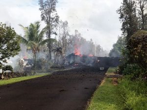 夏威夷火山噴發恐持續數月 更多住宅遭毀 居民忍淚撤離
